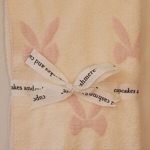 Cupcakes & Cashmere pink & white bow throw blanket  50"x70"